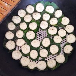 我包的芸豆包子，辅以苏子叶垫底，清香四溢有木有？ 2017年10月