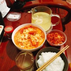 今晚做的西红柿炒鸡蛋，味道不错。