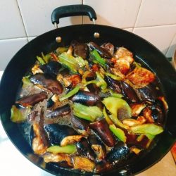 炖茄子和油豆，棒棒滴。