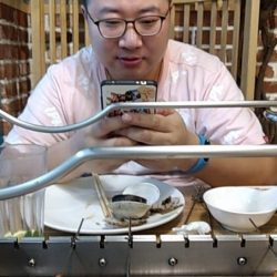 多年未见的同学。