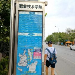 重回母校，物是人非。