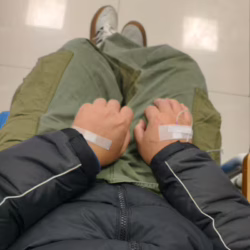 脑梗了，挂水中，有人陪也算幸福