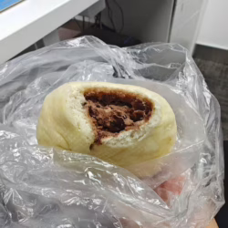 吃着妈包的豆包哭了，虽然可能农