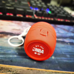 好多年前买的NBA小音箱，记得